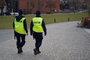 Policjantki patrolują teren Wyspy Młyńskiej w Bydgoszczy