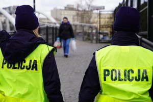 Policjantki patrolują teren Wyspy Młyńskiej w Bydgoszczy