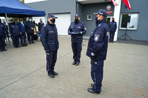 kierownik posterunku melduje Zastępcy Komendanta Głównego Policji