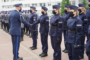 Komendant Wojewódzki gratuluje policjantce