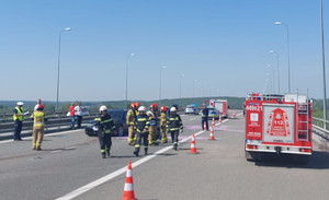 Miejsce wypadku na autostradzie.