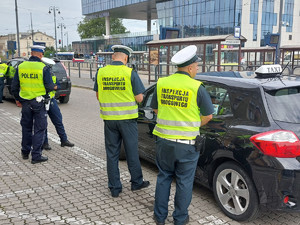 SŁużby podczas kontroli przejzadów na aplikacje.