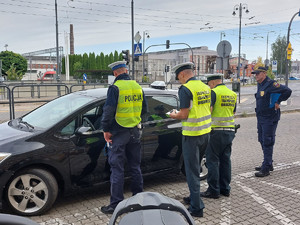 SŁużby podczas kontroli przejzadów na aplikacje.