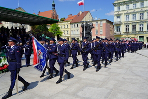 Defilada na zakończenie Święta Policji i gratulacje od bliskich