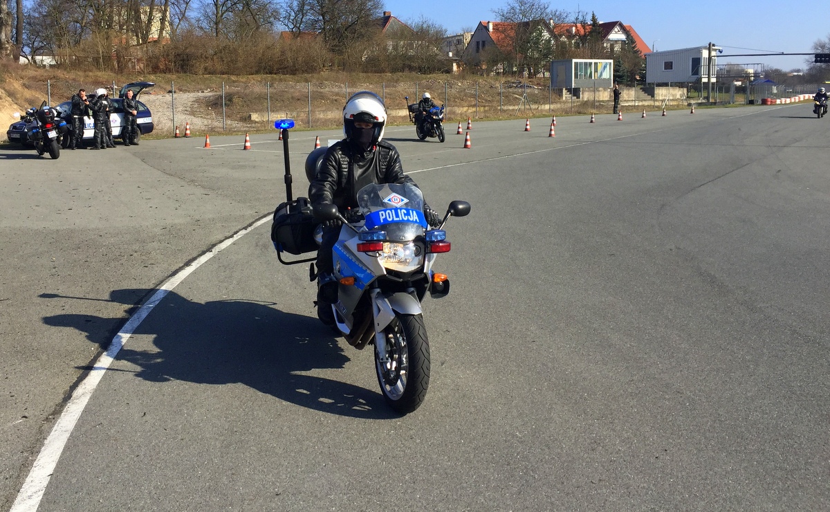 Policjanci ćwiczyli Umiejętności Na Motorach - Wiadomości - KMP W ...