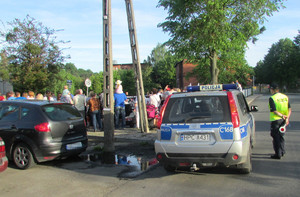 Koronowscy policjanci czuwają nad bezpieczeństwem uczestników marszu.