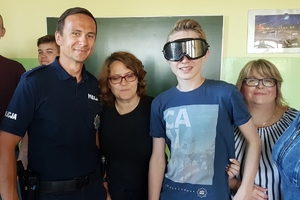 wspólne zdjęcie z policjantem