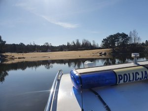 Widok na pustą plażę w Pieczyskach.