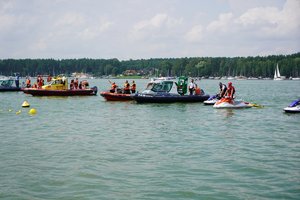 Prezentacja na wodzie jednostek pływających wszystkich służb biorących udział w pokazie.