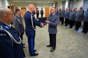 Komendant Wojewódzki Policji w Bydgoszczy przekazuje rozkaz personalny pełniącemu obowiązki Pierwszego Zastępcy Komendanta Miejskiego Policji w Bydgoszczy