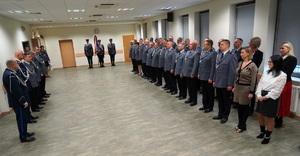 ujęcie na zebranych policjantów i gości w sali