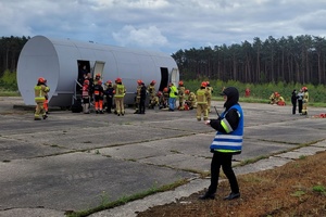 służby prowadzą ewakuację