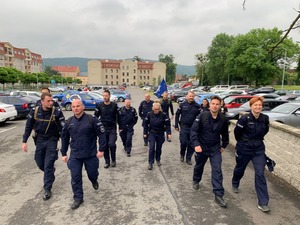 policjanci podczas wymarszu