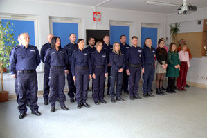 Policjanci w trakcie uroczystej zbiórki, dotyczącej przekazania jednostki