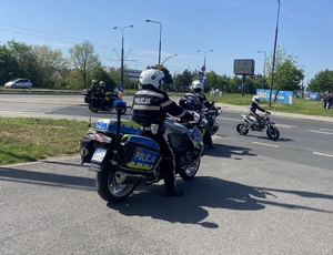 Policjanci i motocykliści podczas XXV Otwarcia Sezonu Motocyklowego