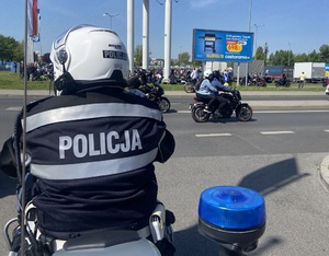 Policjanci podczas pełnienia służb w czasie długiego weekendu.