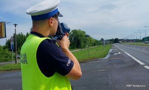 Policjanci podczas działań na drodze