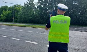 Policjanci podczas działań na drodze