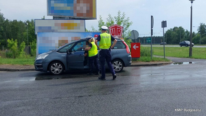 Policjanci podczas działań na drodze