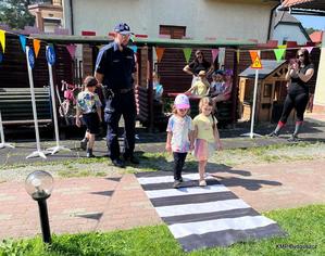 Policjanci podczas spotkania z dziećmi