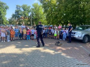 Dzieci podczas wizyty w Komendzie Miejskiej Policji w Bydgoszczy