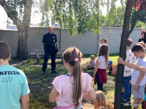 Policjant na spotkaniu z dziećmi