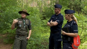 Policjanci podczas spotkania z harcerzami