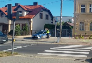 Policjant przy przejściu dla pieszych