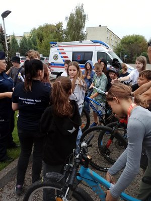 Policjanci podczas inauguracji akcji.