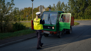 Policjantki Wydziału Ruchu Drogowego KMP w Bydgoszczy w trakcie działań na drodze