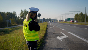 Policjantki Wydziału Ruchu Drogowego KMP w Bydgoszczy w trakcie działań na drodze