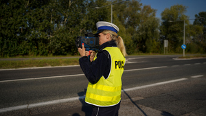 Policjantki Wydziału Ruchu Drogowego KMP w Bydgoszczy w trakcie działań na drodze