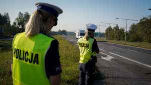 Policjantki Wydziału Ruchu Drogowego KMP w Bydgoszczy w trakcie działań na drodze