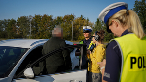 Policjantki Wydziału Ruchu Drogowego KMP w Bydgoszczy w trakcie działań na drodze