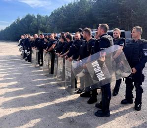 policjanci podczas ćwiczeń w Kowalewie