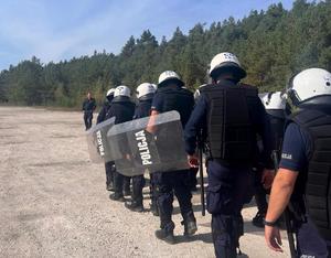 policjanci podczas ćwiczeń w Kowalewie