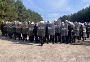 policjanci podczas ćwiczeń w Kowalewie