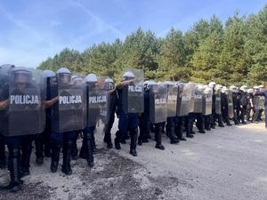 policjanci podczas ćwiczeń w Kowalewie