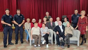 Policjanci na spotkaniu z seniorami