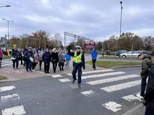 Policjanci w trakcie działań na drodze