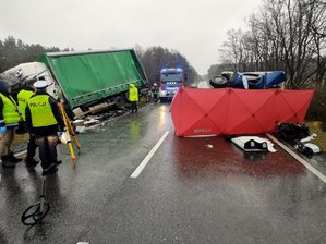 Służby na miejscu wypadku.