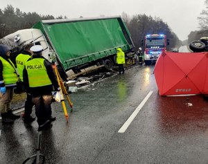 Służby na miejscu wypadku.