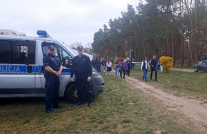 Policjanci podczas zabezpieczenia