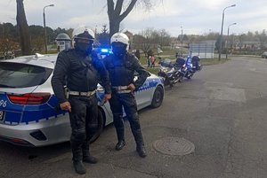 Policjanci podczas zabezpieczenia