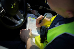 Policjanci w trakcie działań NURD na drodze