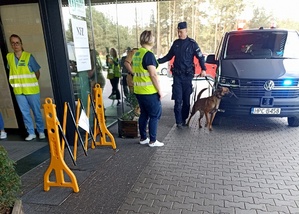 policjanci i inne służby podczas ćwiczeń