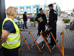 policjanci i inne służby podczas ćwiczeń