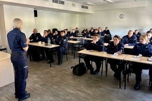 Kursanci ze Szkoły Policji w Pile na odprawie służbowej