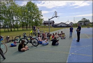Egzamin na kartę rowerową pod okiem policjanta