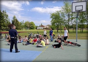 Egzamin na kartę rowerową pod okiem policjanta